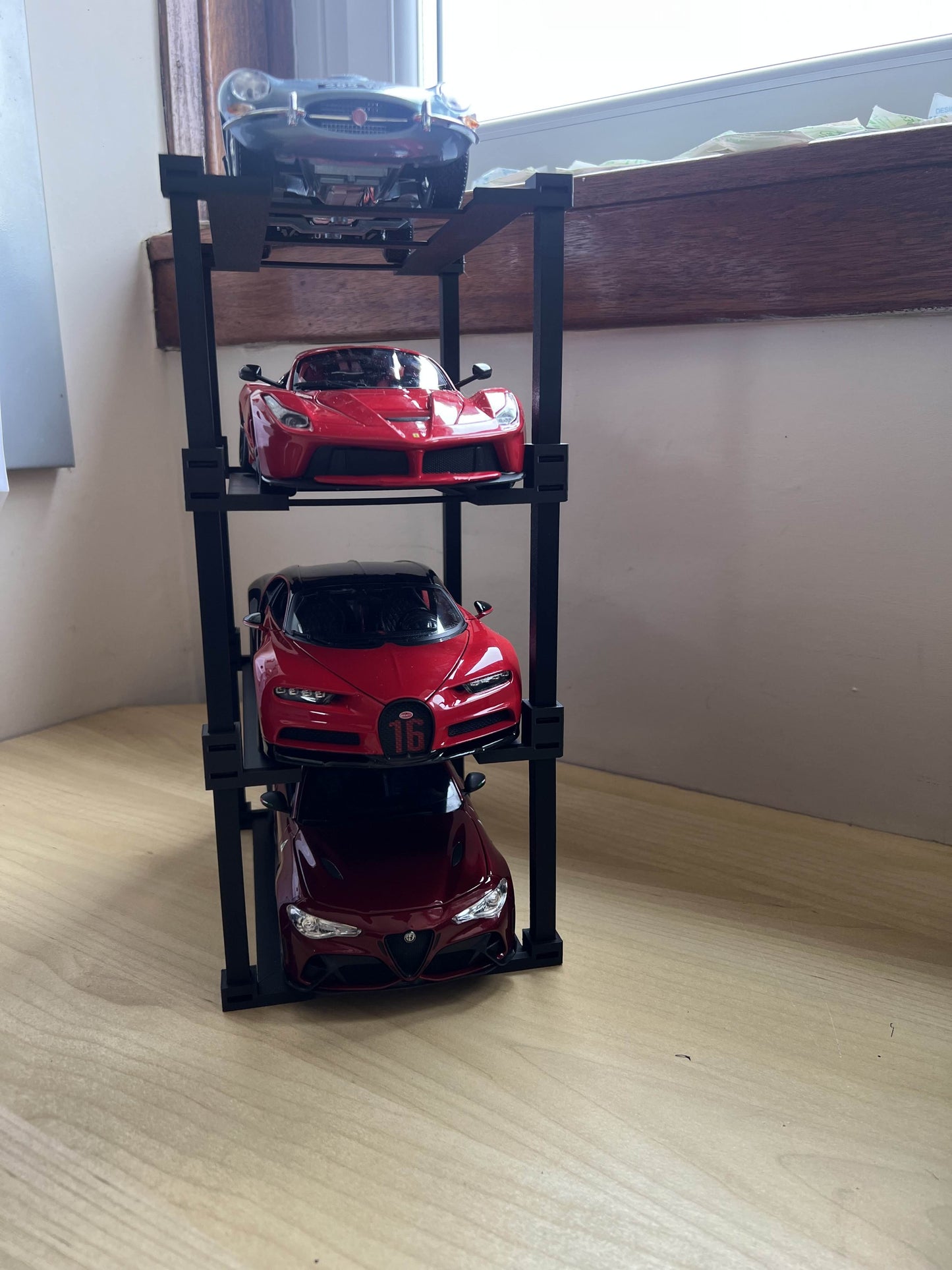 1:18 MODEL CAR STAND / DESK SHELF DISPLAY