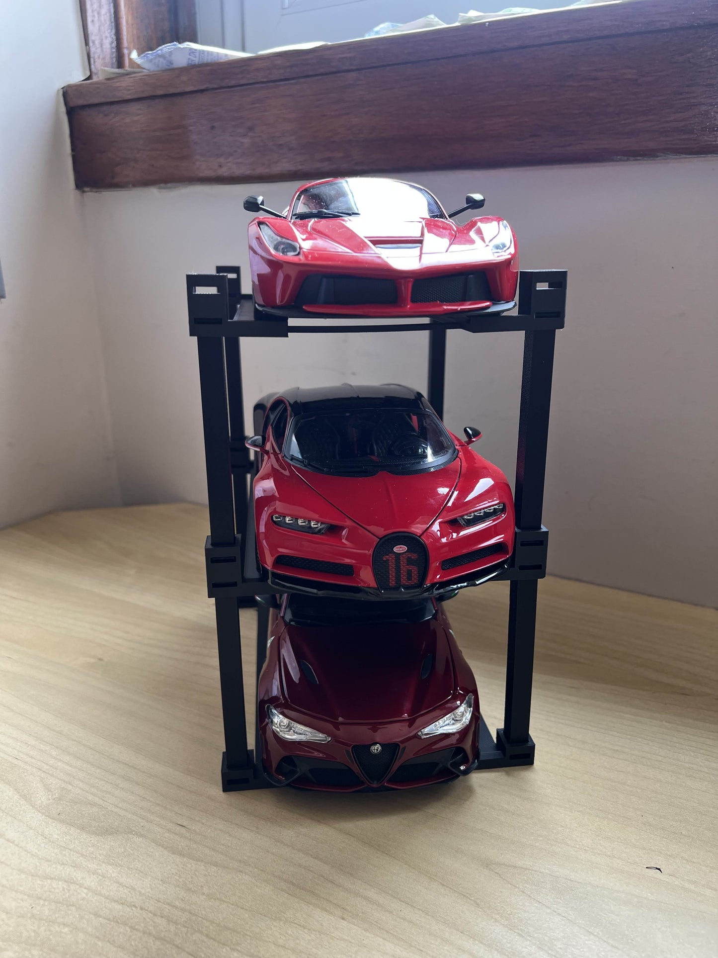 1:18 MODEL CAR STAND / DESK SHELF DISPLAY