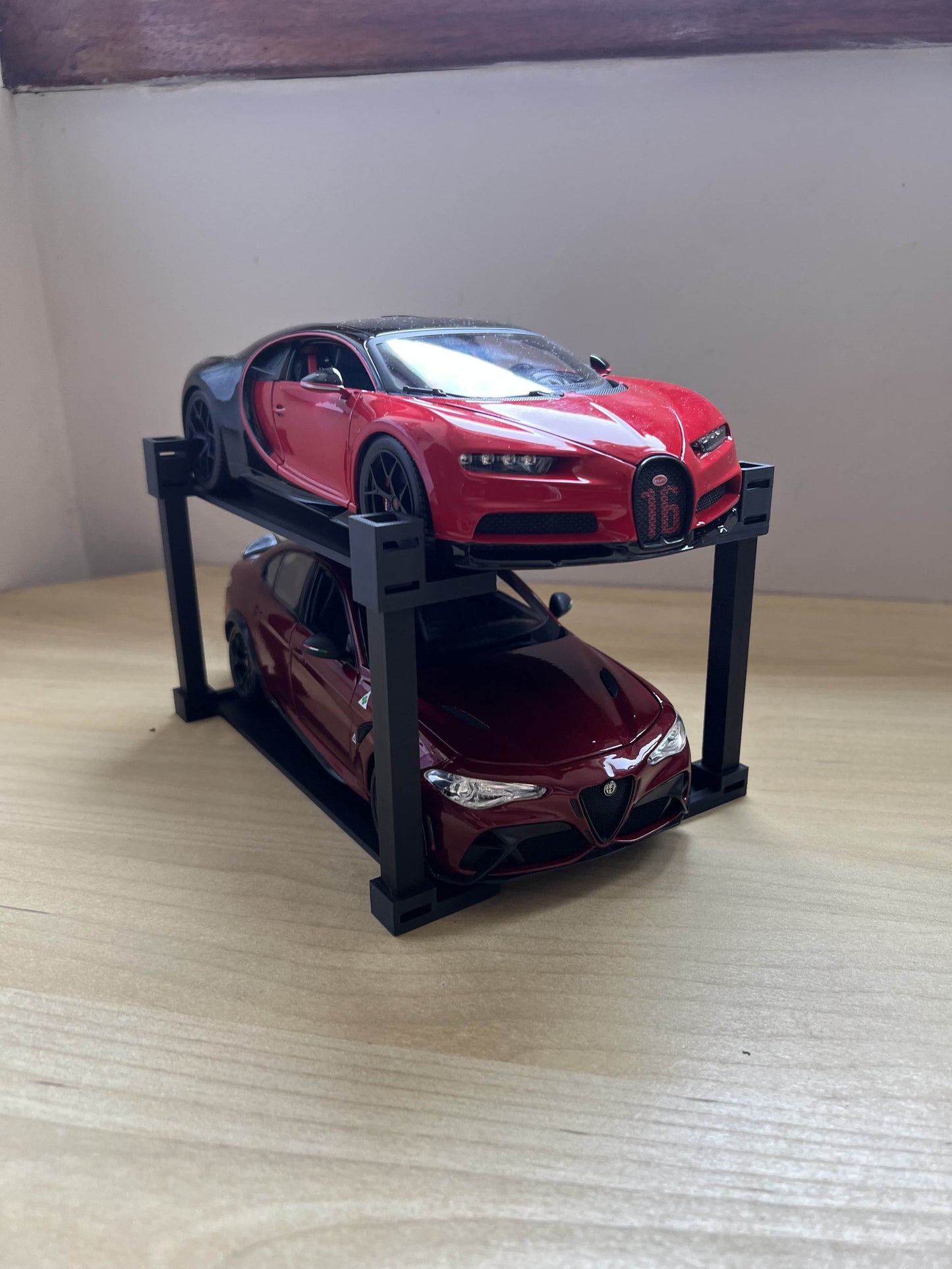 1:18 MODEL CAR STAND / DESK SHELF DISPLAY